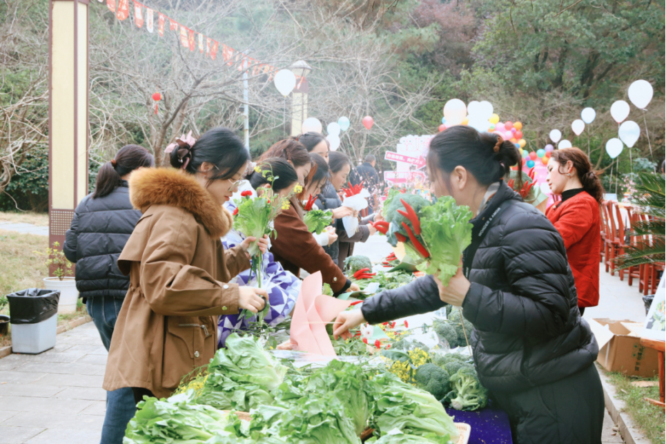 【医院动态】自在逐光，绽放巾帼芳华 ——市二医院开展三八妇女节主题活动