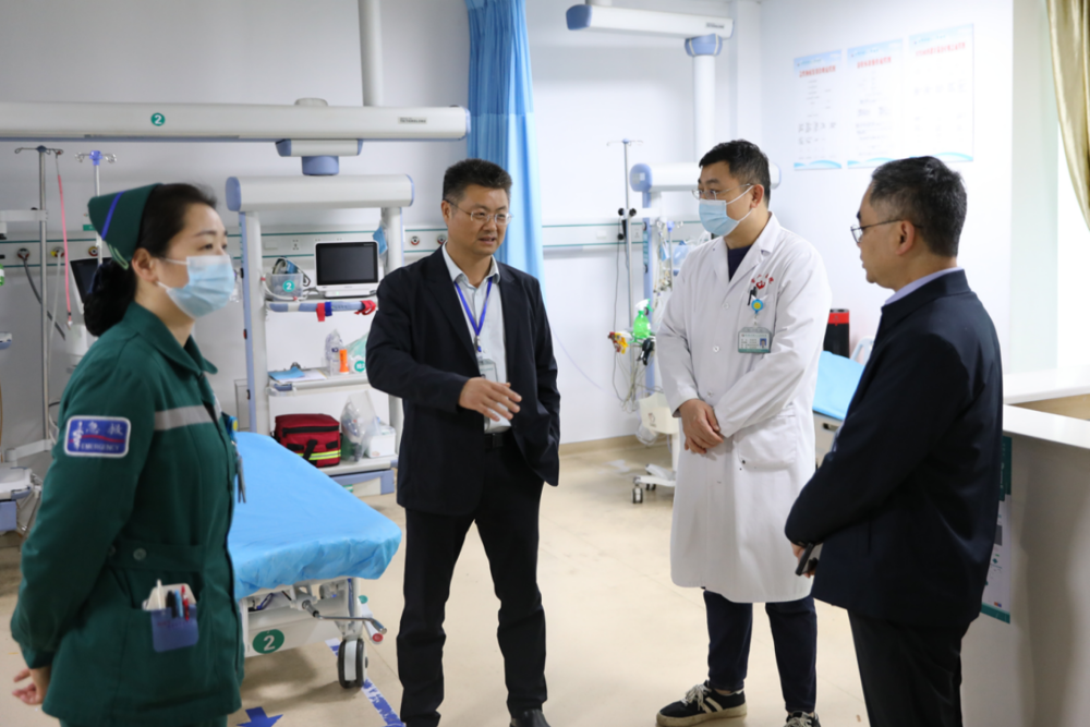 【医院动态】筑牢安全防线 护航平安假期  ——市二医院开展2026年五一节前行政  服务与安全生产专项查房